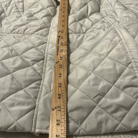 #2027. Kim Rogers White Quilted Puffy Vest w/Zip & Snap Closure. Size 1X - Picture 7 of 8